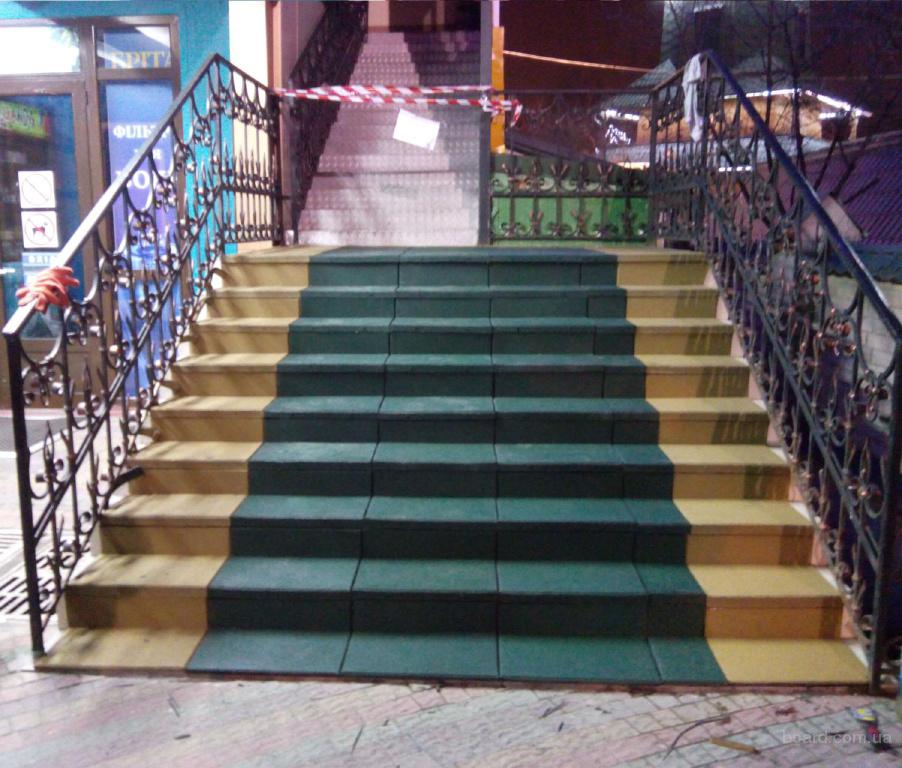 http://img3.board.com.ua/a/2004789297/wm/1-rezinovoe-pokryitie-na-stupenki.jpg